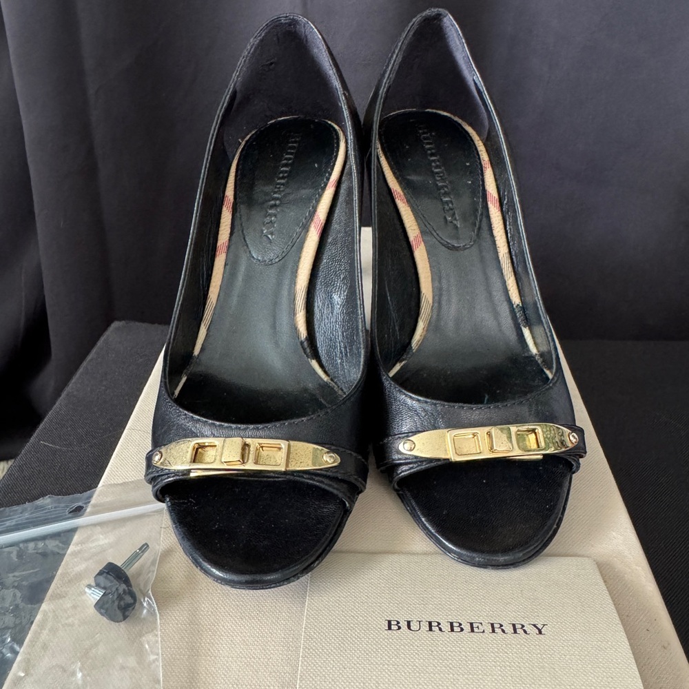 Burberry plaid open-toe heels. Sz 36